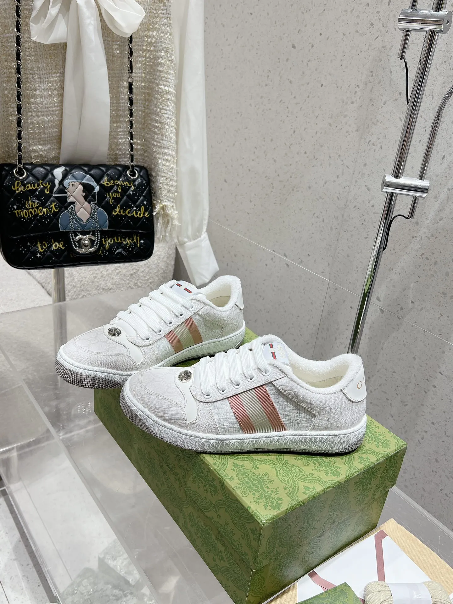 👟👟Ex-factory price 480👟👟 Long-term availability Gucci Gucci New Screener series Couple style Chubby Bread shoes Small dirty shoes Fatty Double G Casual sneakers Original purchase Development Original purchase Development Delivery counter exquisite packaging Fabric: Original imported cowhide + Double G fabric Lining: Original customized breathable terry velvet lining Sole: original molded T👟👟factory price U outsole Size: women's 35-40 / men's 39-45 (women's 34 and men's 38 can be customized)